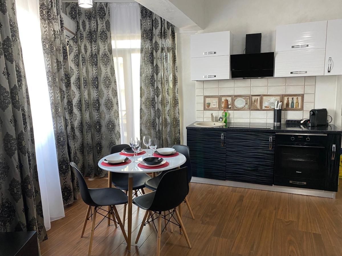 Twin Residence Five Mamaia Extérieur photo