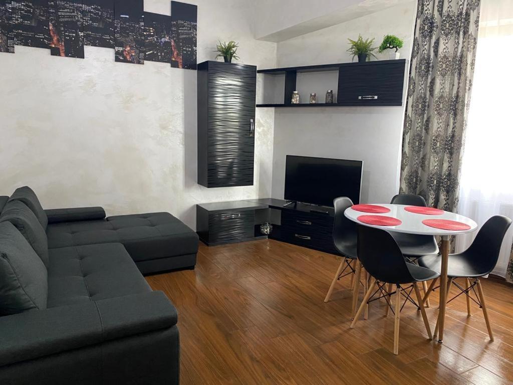 Twin Residence Five Mamaia Extérieur photo