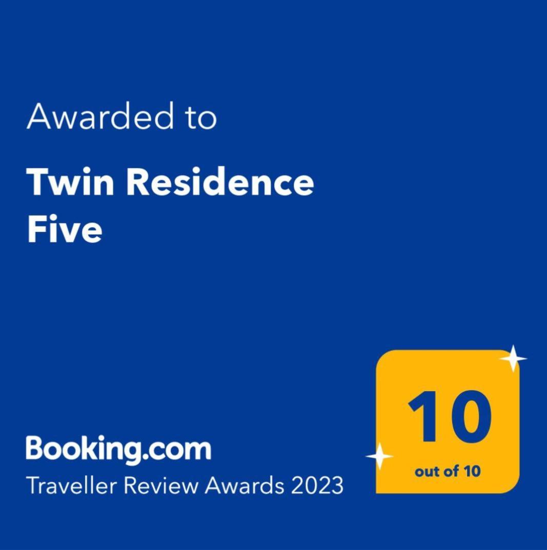 Twin Residence Five Mamaia Extérieur photo